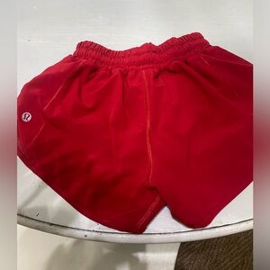 Lululemon Hotty Hot Low-Rise shorts 2.5